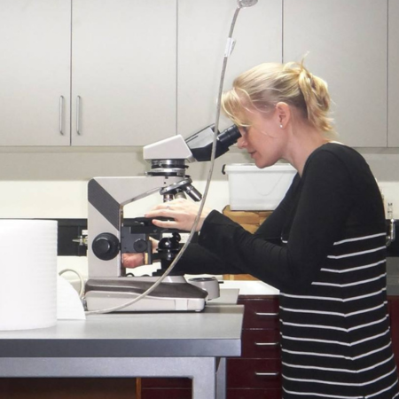 Elaine Smid looking through microscope